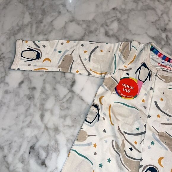 NWT MAGNETIC ME PENGUIN FOOTIE - Picture 4 of 5